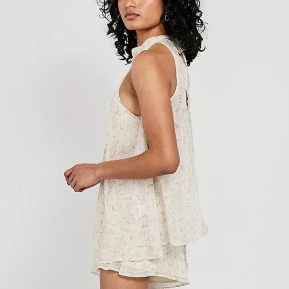 Sabo Skirt Open Back Top - Picture 2 of 10